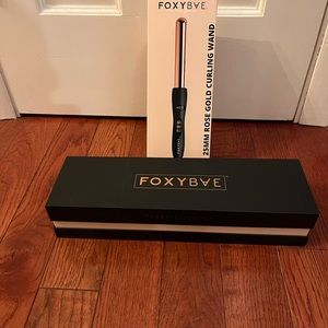 New FoxyBae curl wand 25MM Rose Gold